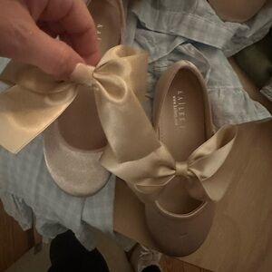 Little / toddler girls dress / flower girl shoes NWOT